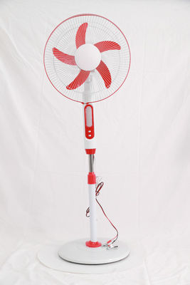 บ้านใช้ AC DC Solar Fan, พัดลมตั้งโต๊ะพลังงานแสงอาทิตย์พร้อมแผง ABS / AS / PP พลาสติก